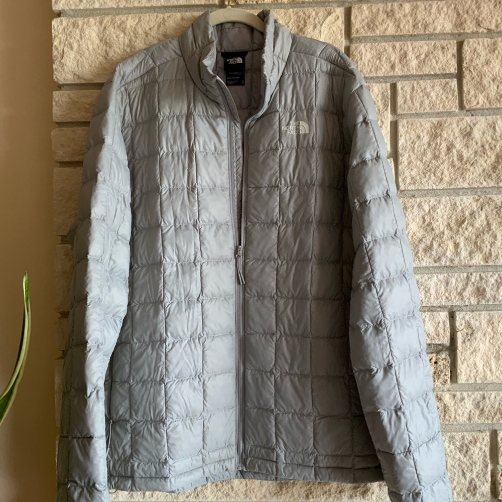 The North Face Men's Light Gray Puffer Jacket